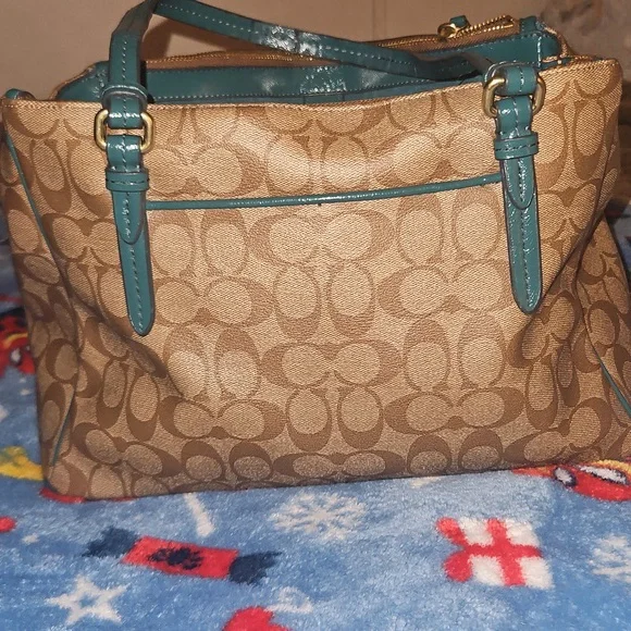 Coach - Picture 3 of 16